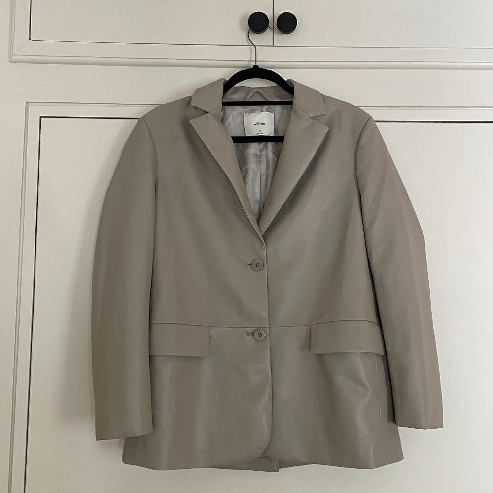 Aritzia Wilfred Memories Blazer in Light Taupe Size XS Great condition.